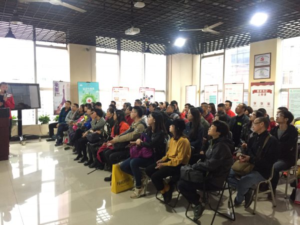 重庆国际半程马拉松急救志愿者培训在国贸中心举行