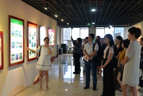 深圳市罗湖区妇女组织到国贸中心党群服务中心交流学习