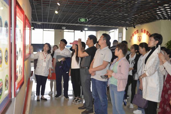 青海西宁城中区到国贸中心党群服务中心调研学习